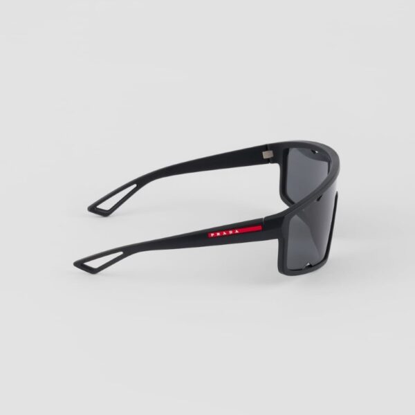 عینک آفتابی فریم مشکی مات با لنز خاکستری پرادا مدل Prada Linea Rossa Active sunglasses